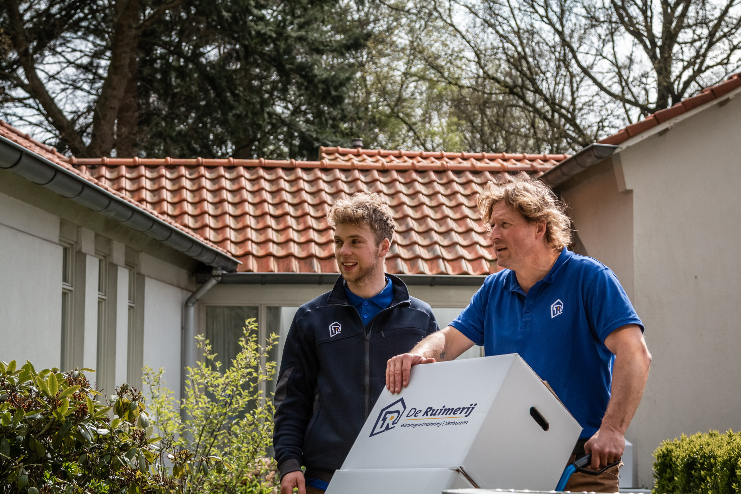 Team van De Ruimerij verhuizen dozen