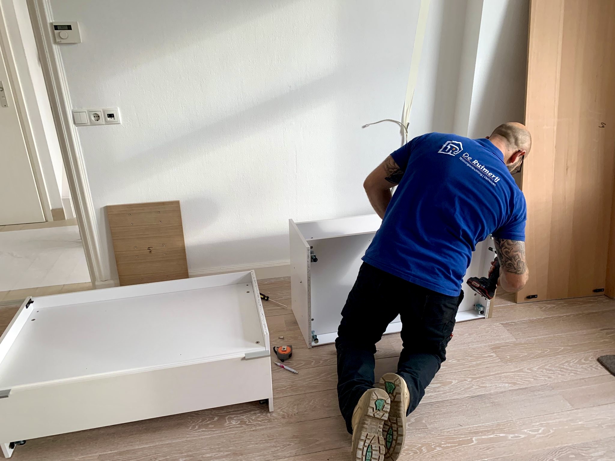 De Ruimerij collega verricht handyman service