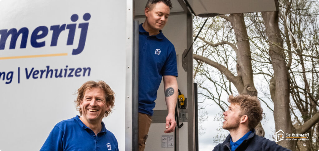 De Ruimerij team in de bus voor een woningontruiming